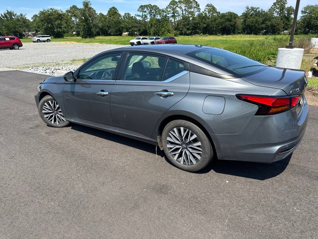 Used 2024 Nissan Altima 2.5 SV FWD image 5