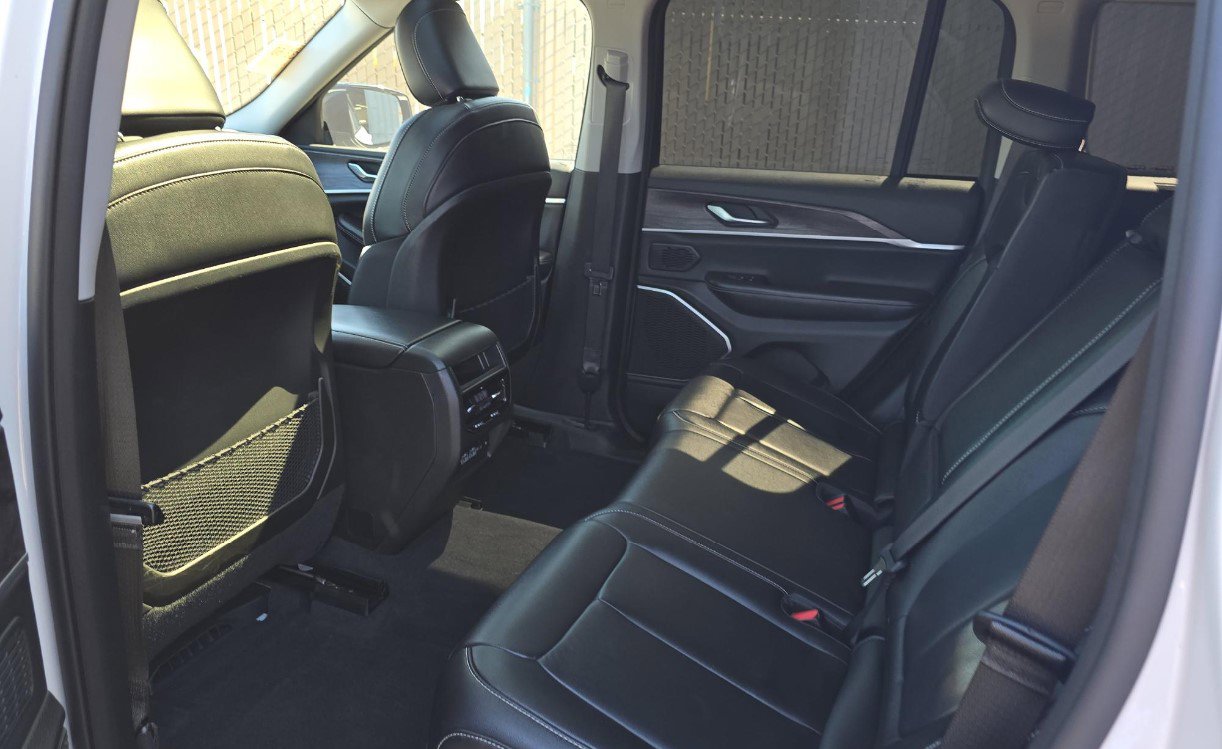 Used 2022 Jeep Grand Cherokee Limited 4xe image 10