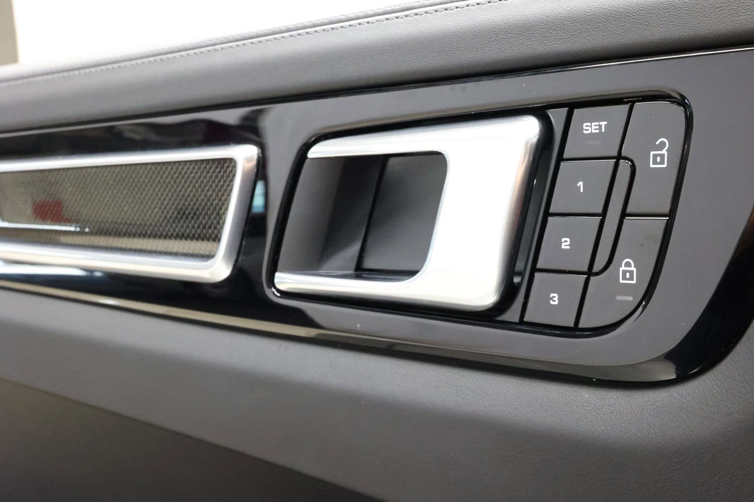 Used 2020 Porsche Cayenne Turbo image 11