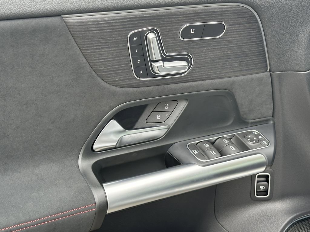 New 2026 Mercedes-Benz GLA 35 AMG 4MATIC image 12