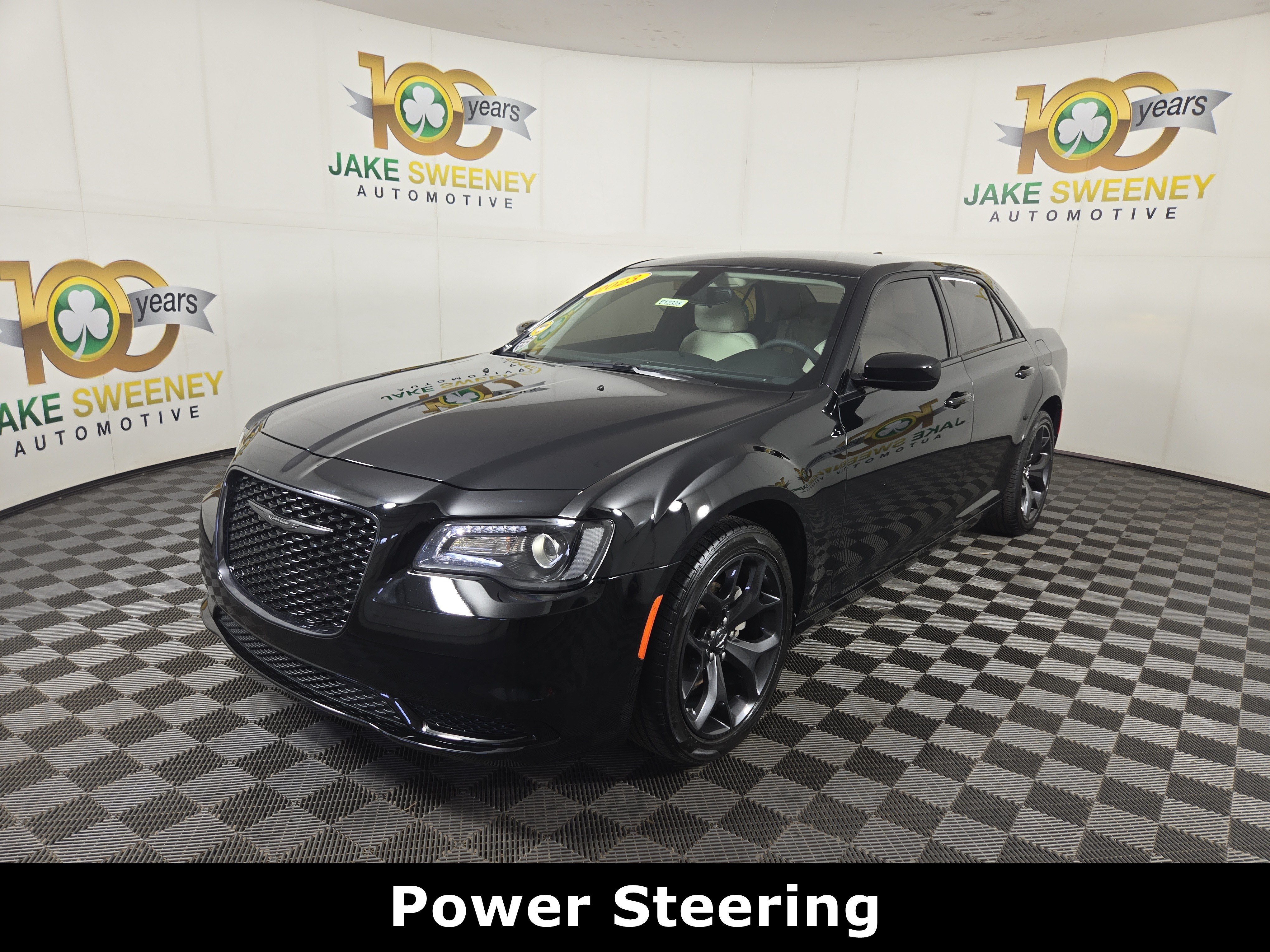 Used 2023 Chrysler 300 Touring w/ Sport Appearance Package RWD image 4