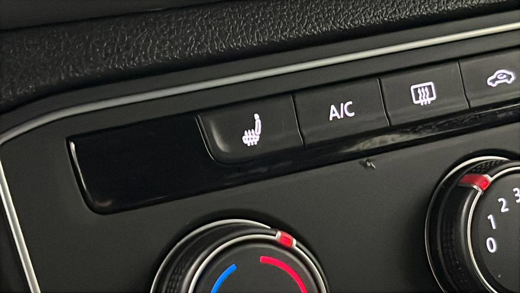 Used 2022 Volkswagen Atlas Cross Sport SE image 17