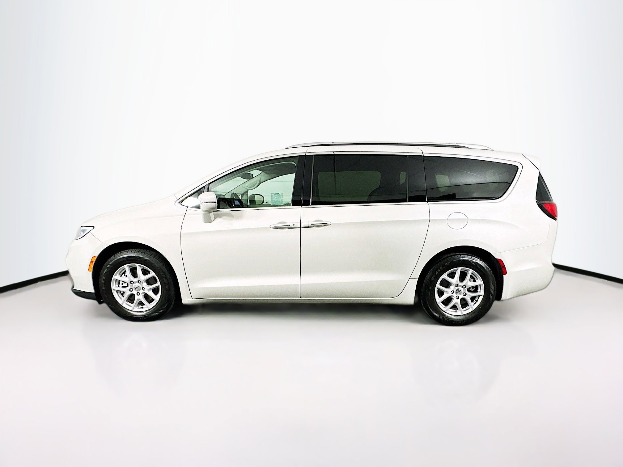 Used 2021 Chrysler Pacifica Touring-L image 4