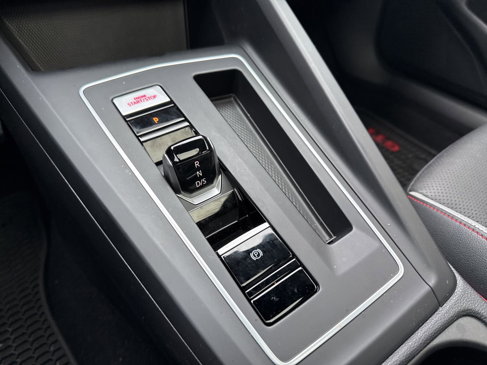 Used 2022 Volkswagen GTI SE image 23