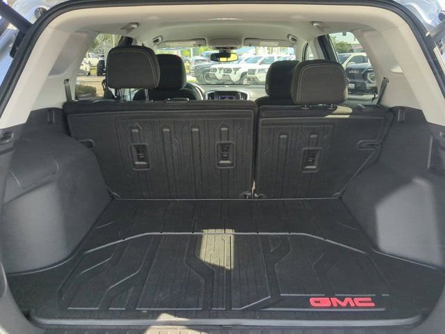 Used 2024 GMC Terrain SLE w/ Driver Convenience Package FWD image 12