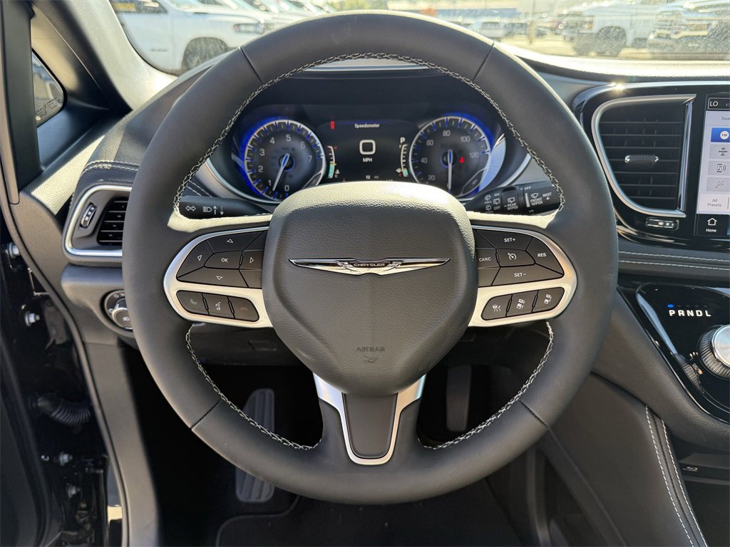 New 2026 Chrysler Pacifica Limited image 14