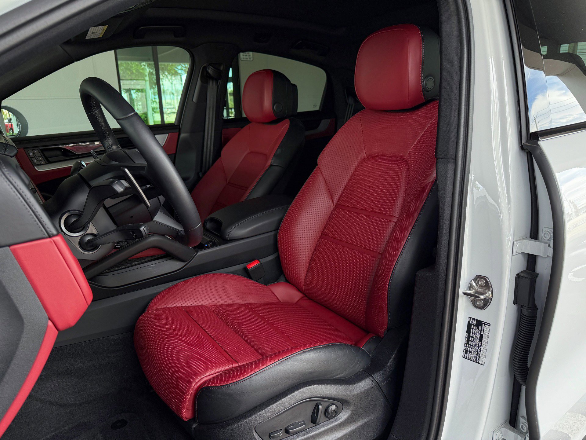 Used 2024 Porsche Cayenne S image 25