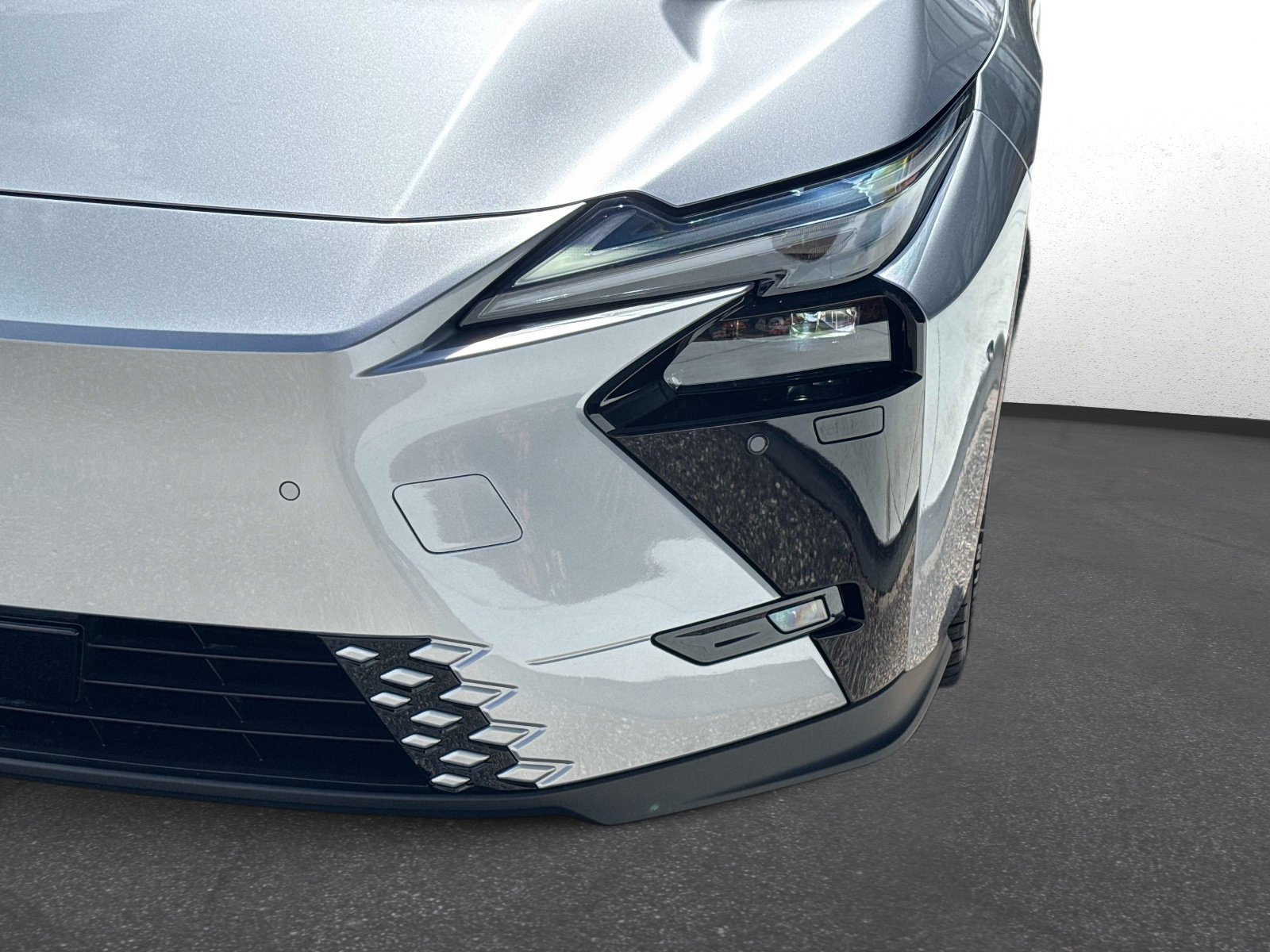 New 2026 Lexus ES 350e FWD image 9