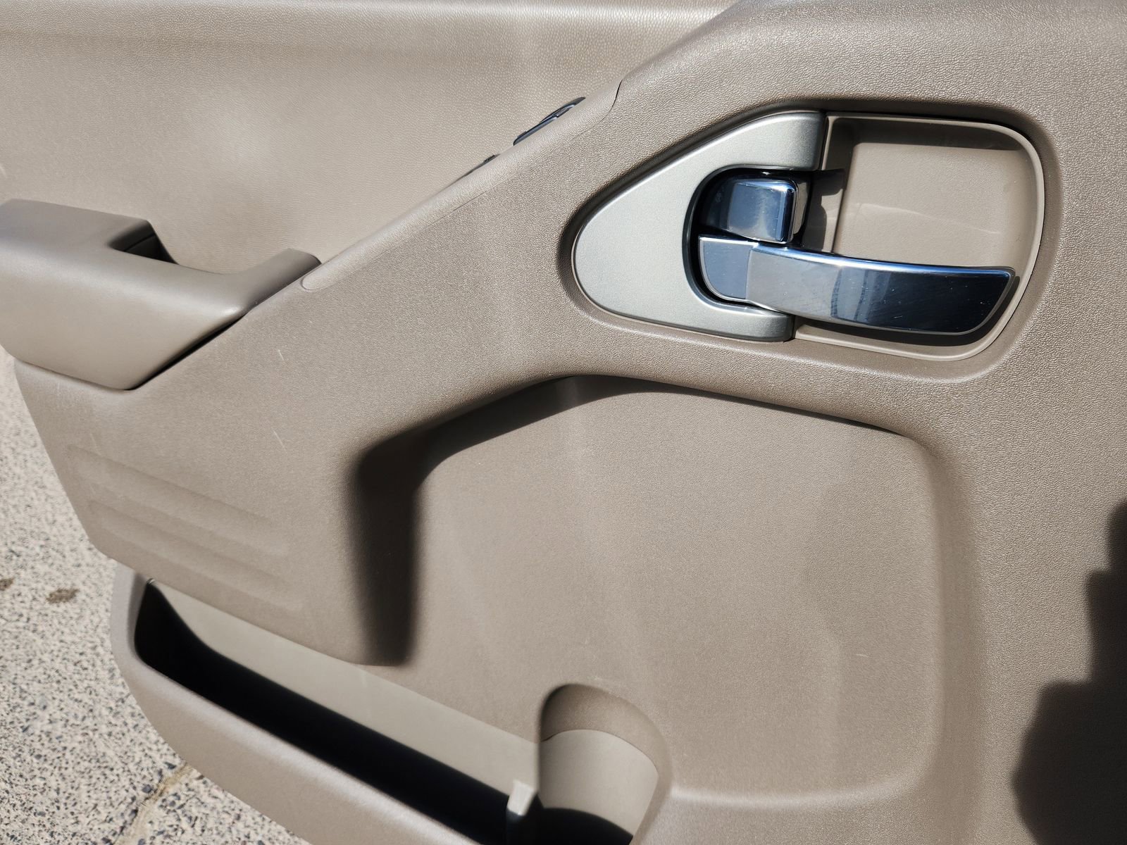 Used 2017 Nissan Frontier SV image 9