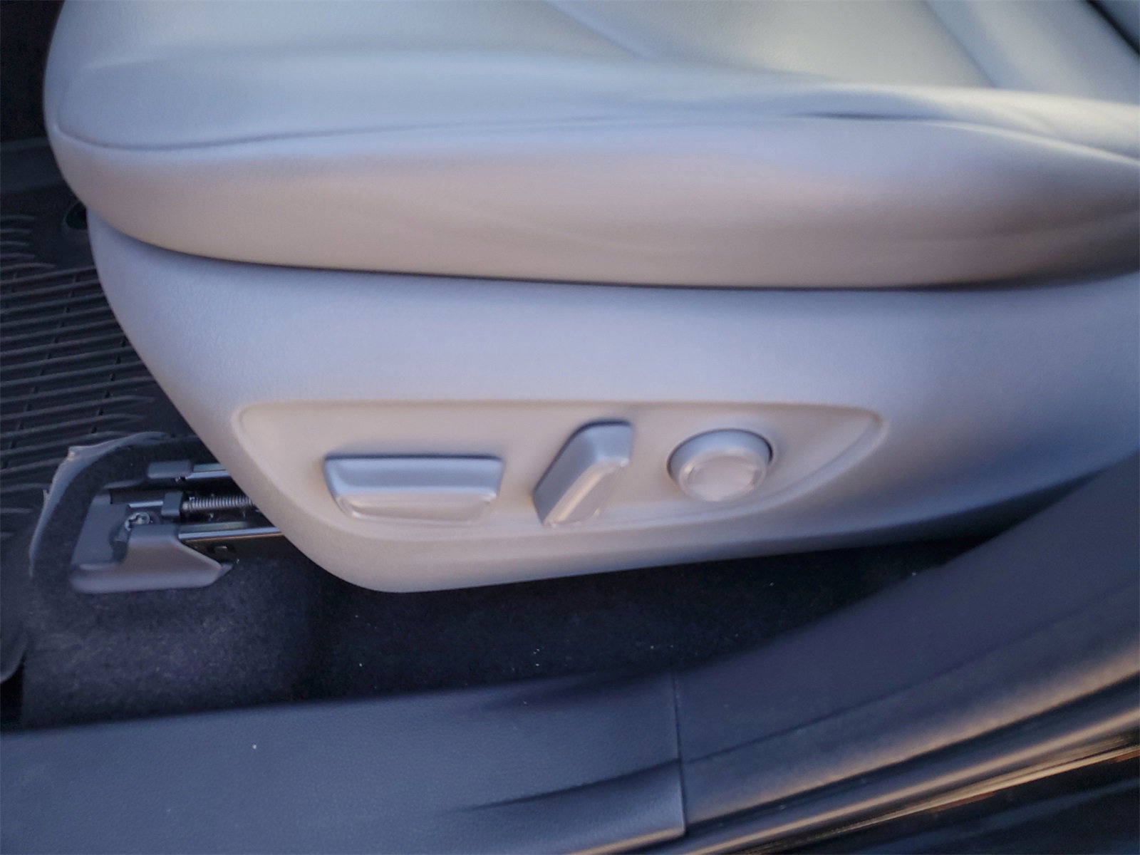 Certified 2023 Toyota Highlander XLE image 20