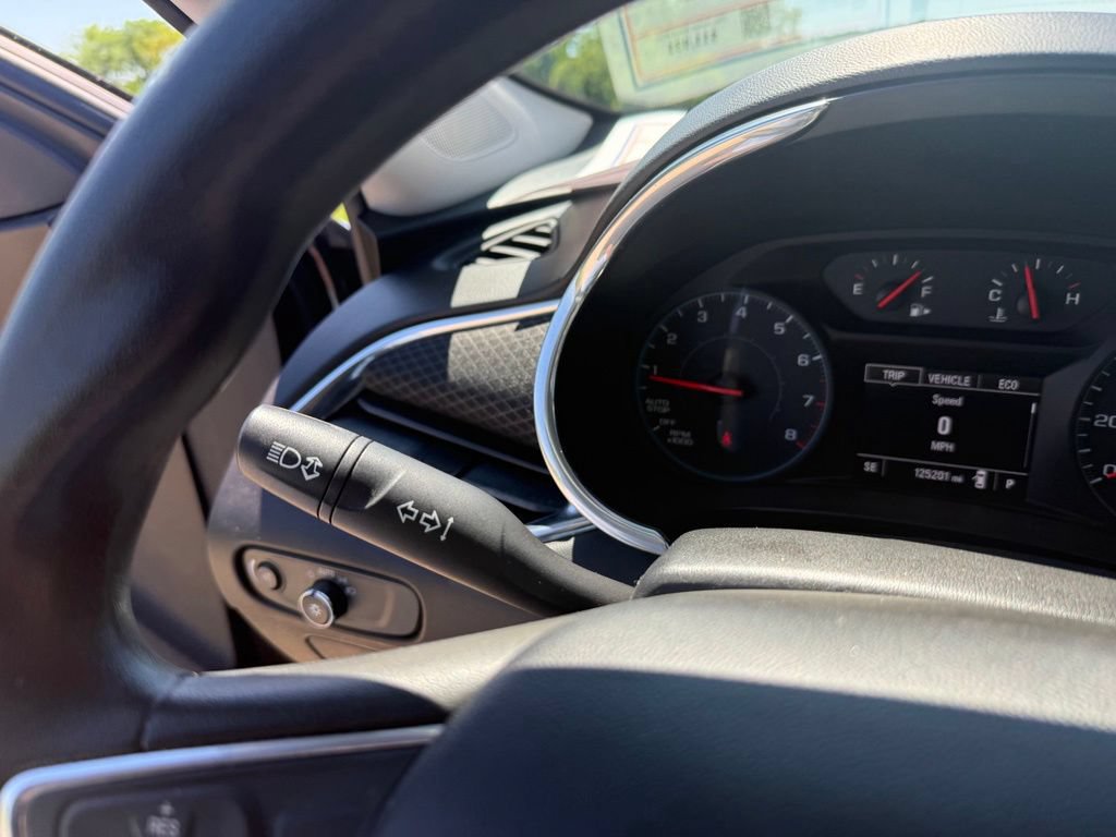 Used 2018 Chevrolet Malibu LT FWD image 33