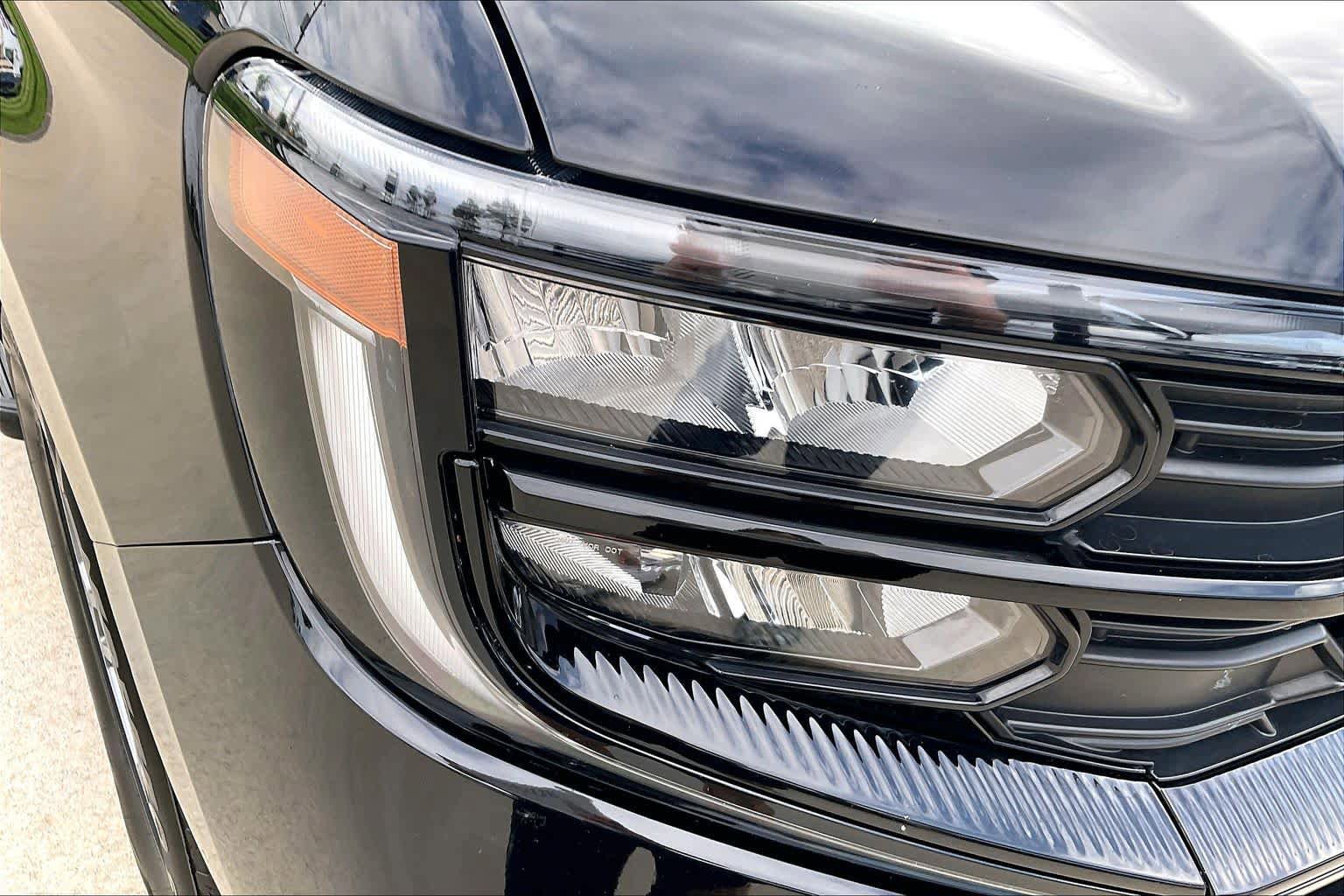 Used 2025 Ford Expedition Active AWD/4WD image 27