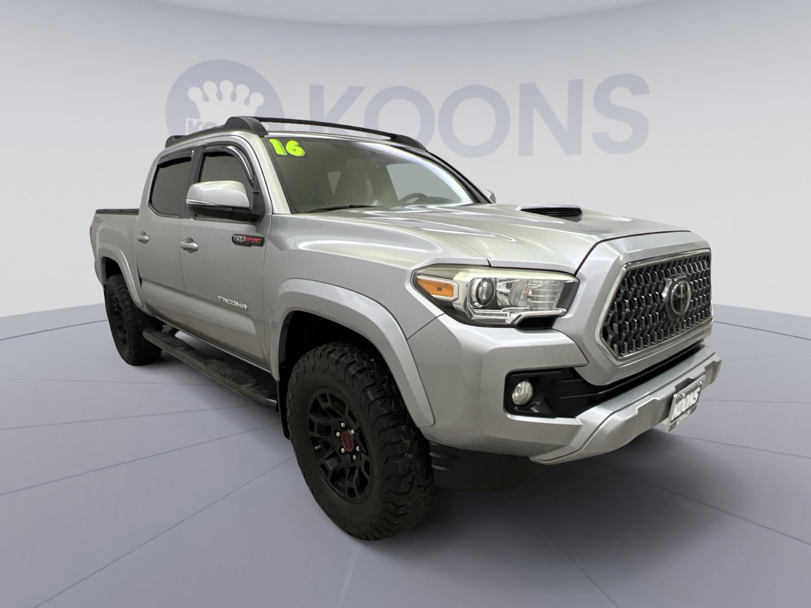 Used 2016 Toyota Tacoma TRD Sport image 8