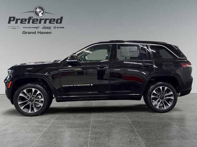 Used 2025 Jeep Grand Cherokee Overland w/ Trailer Tow Package AWD/4WD image 9
