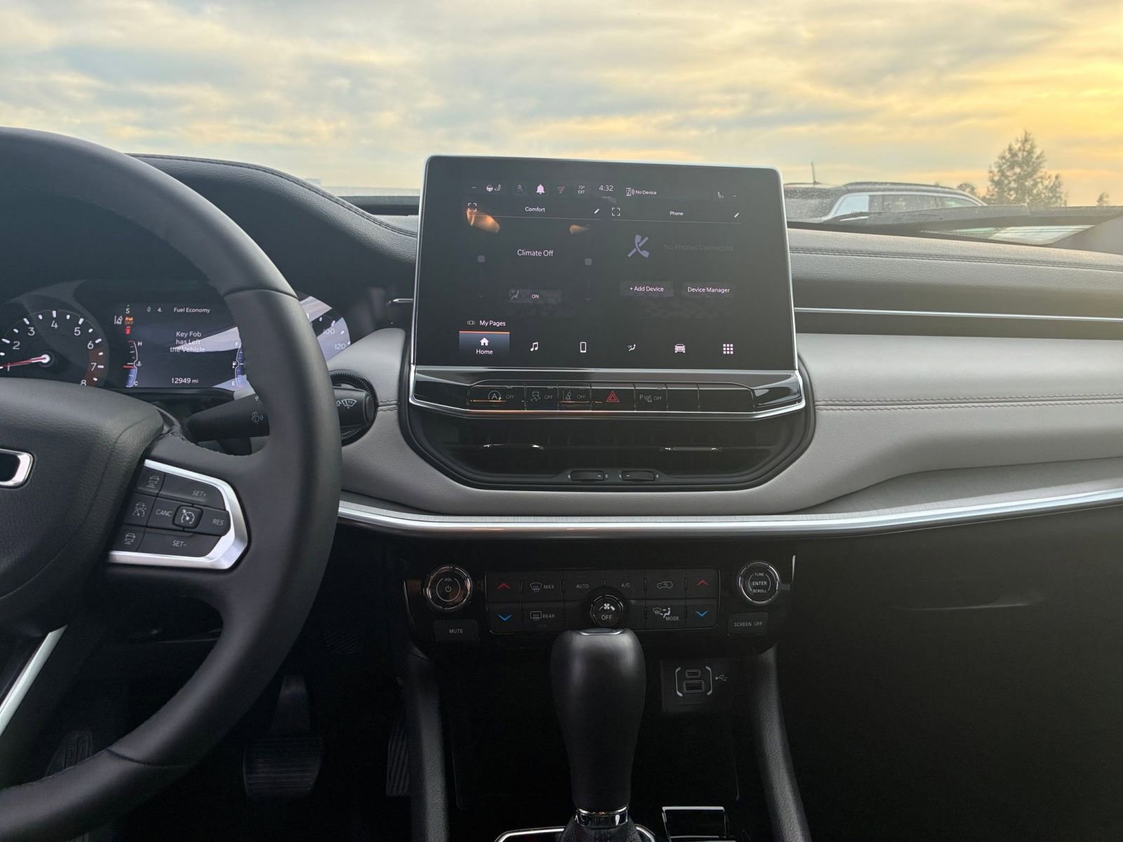 Used 2025 Jeep Compass Limited image 17