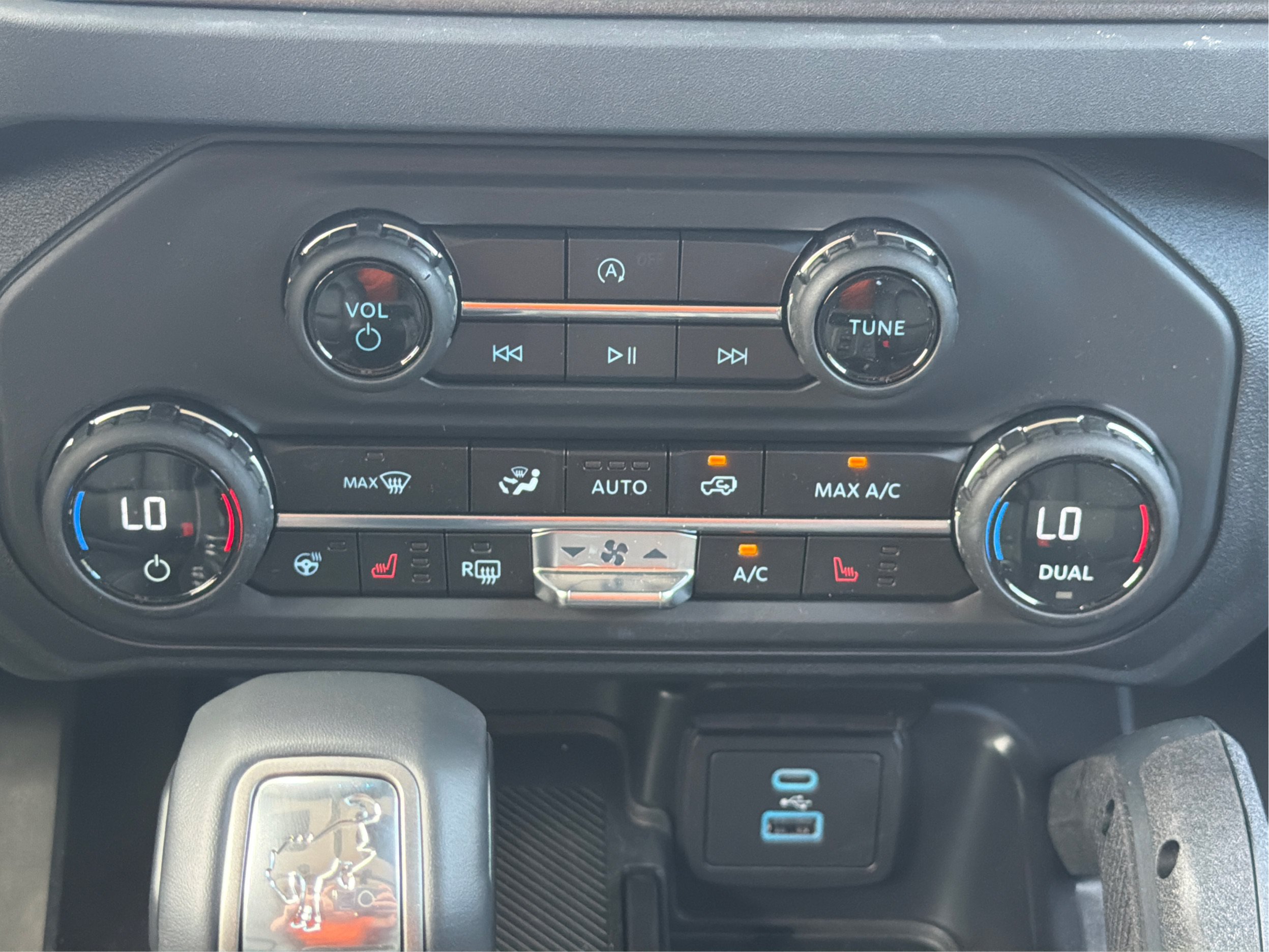 New 2025 Ford Bronco Badlands w/ Sasquatch Package AWD/4WD image 27