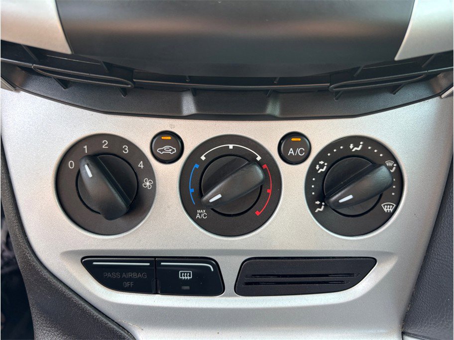 Used 2013 Ford Focus SE FWD image 23