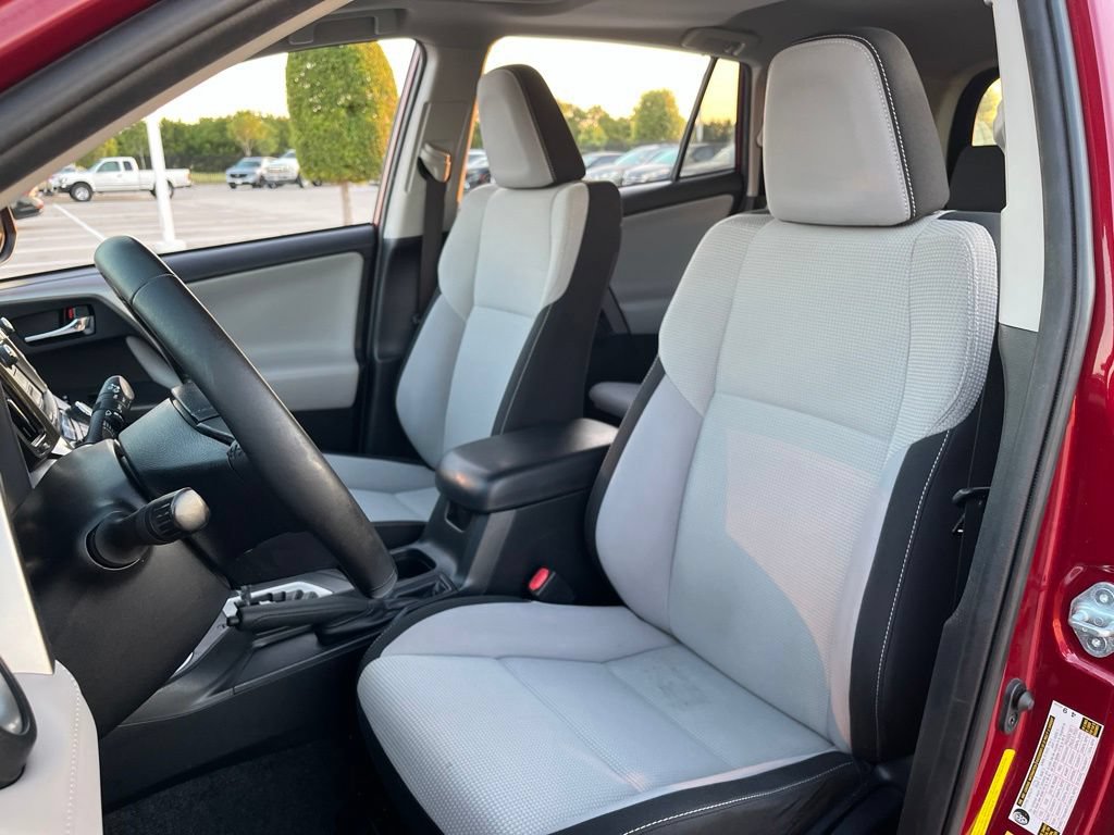 Used 2018 Toyota RAV4 XLE w/ Plus Extra Value Package FWD image 25