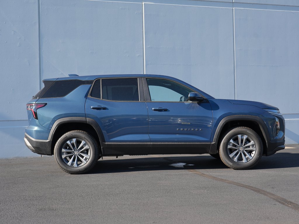 New 2027 Chevrolet Equinox LT AWD/4WD image 2