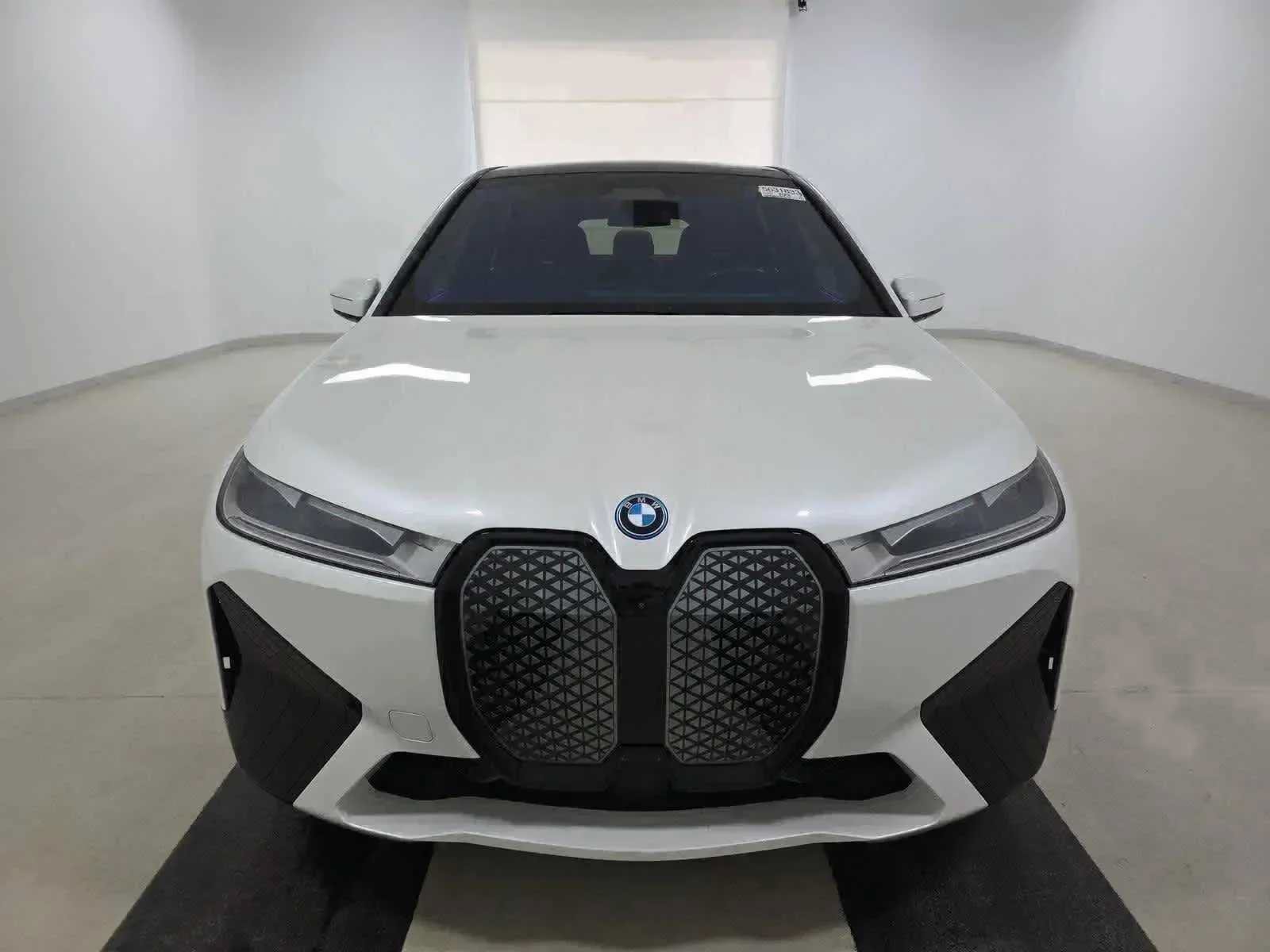 Used 2024 BMW iX xDrive50 w/ Sport Package AWD/4WD image 2