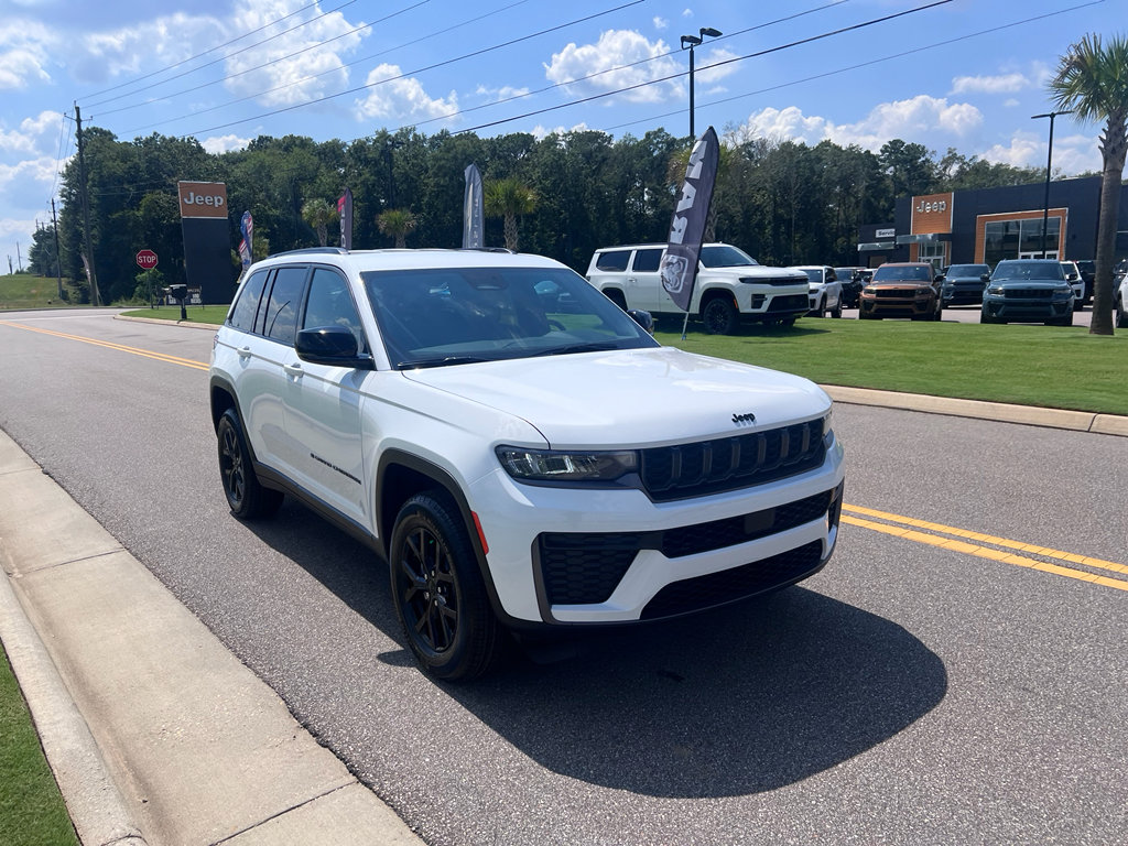 New 2026 Jeep Grand Cherokee Altitude AWD/4WD image 1