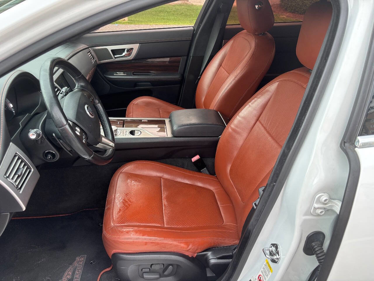 Used 2011 Jaguar XF Premium RWD image 10