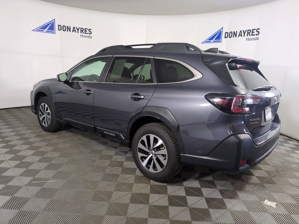 Used 2024 Subaru Outback Premium AWD/4WD image 3