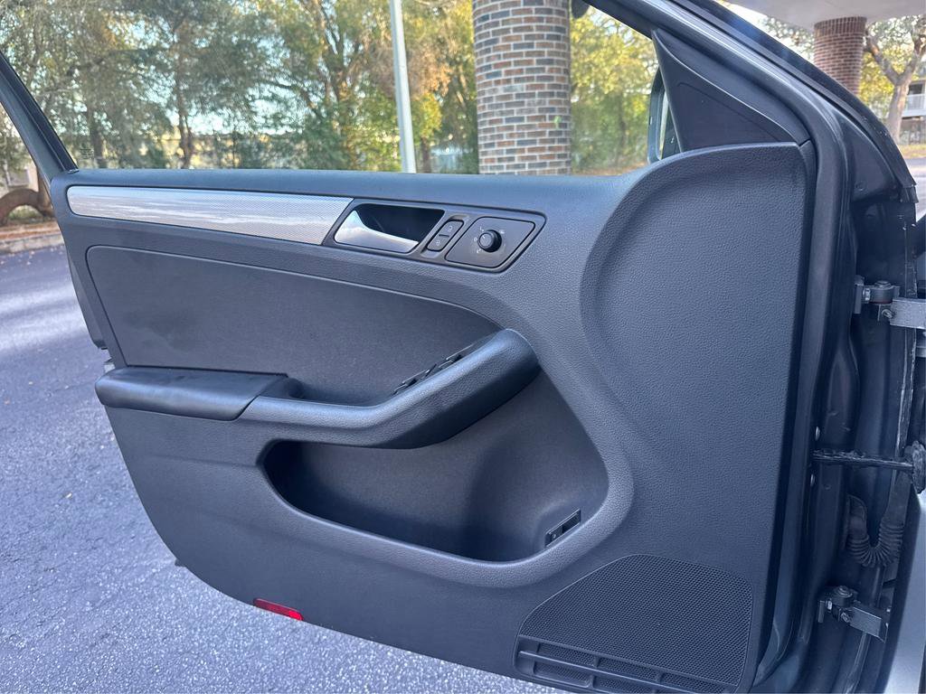 Used 2017 Volkswagen Jetta SE FWD image 20