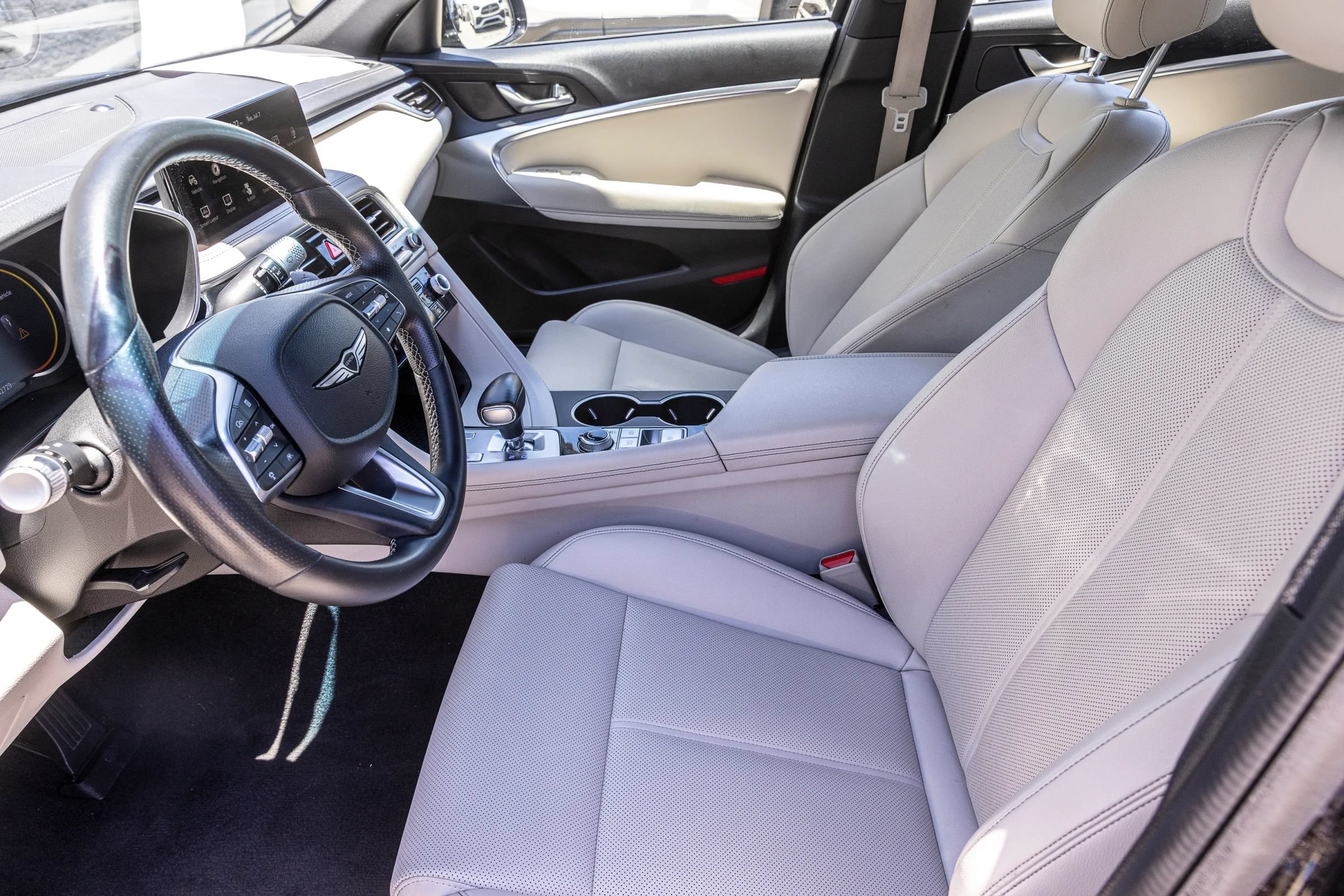 Used 2025 Genesis G70 2.5T RWD image 24