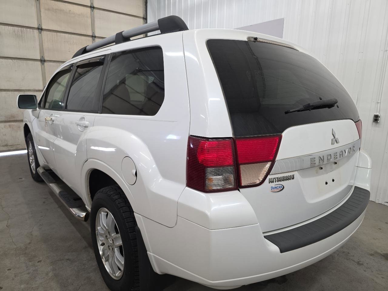 Used 2011 Mitsubishi Endeavor LS image 9