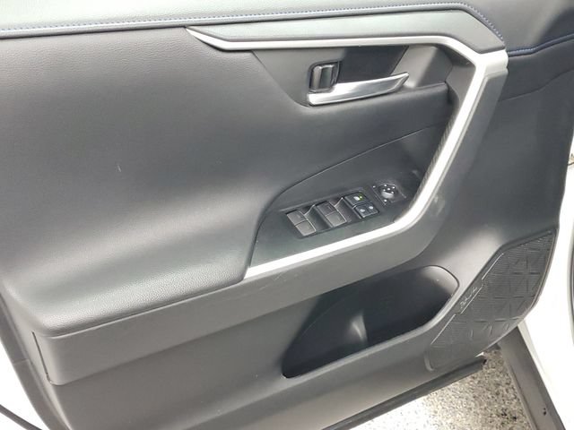 Used 2022 Toyota RAV4 XSE AWD/4WD image 10