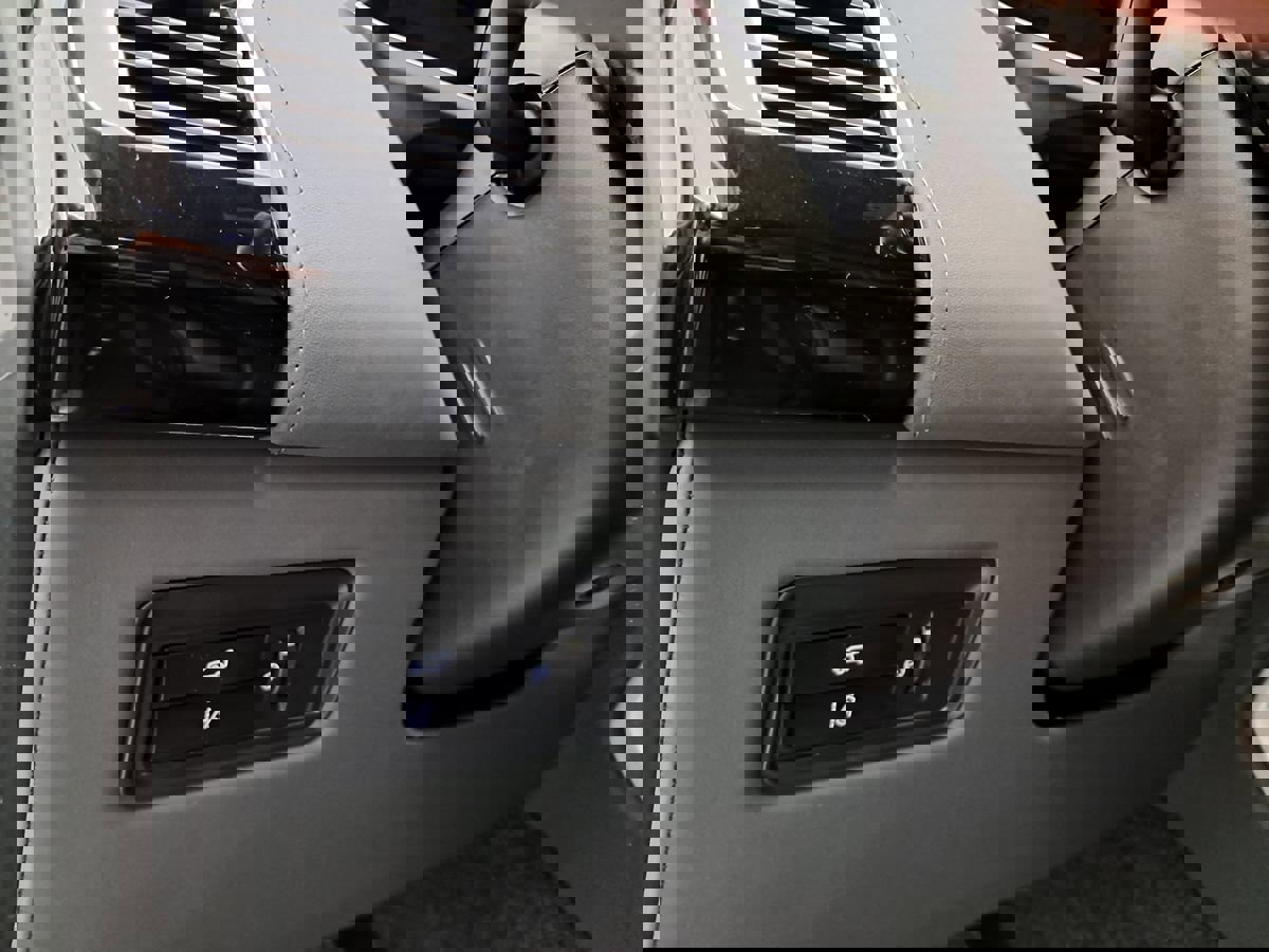 Used 2015 Land Rover Range Rover Long Wheelbase Autobiography image 22