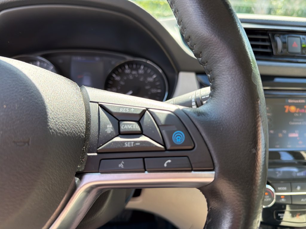 Used 2022 Nissan Rogue Sport SV w/ Technology Package FWD image 22