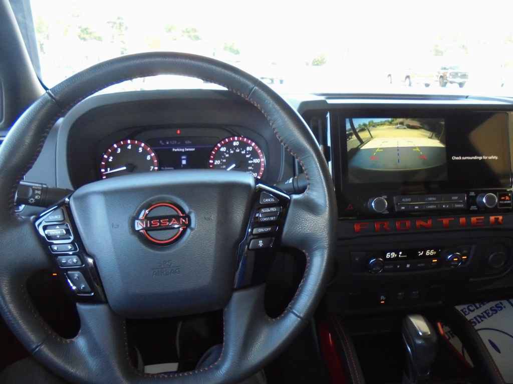 Used 2025 Nissan Frontier Pro-X RWD image 6