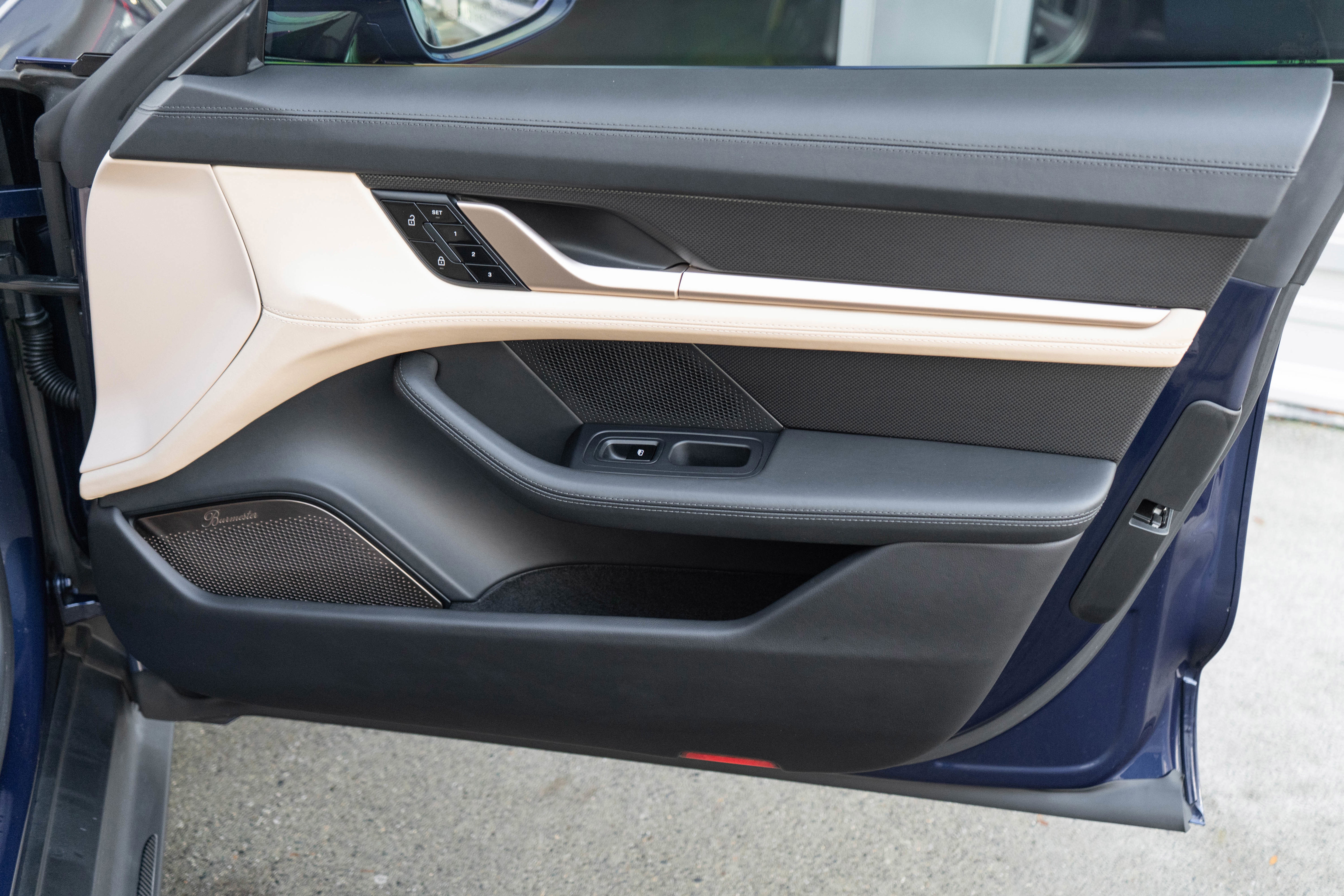 Used 2020 Porsche Taycan Turbo S image 26