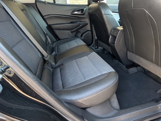 Certified 2025 Chevrolet Trax LT FWD image 20