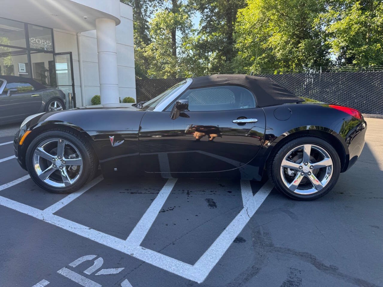 Used 2006 Pontiac Solstice Convertible w/ Premium Package RWD image 5