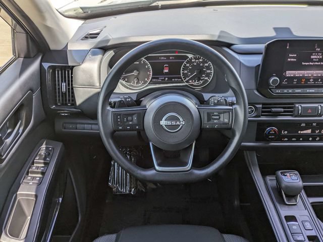 Used 2023 Nissan Pathfinder S FWD image 16