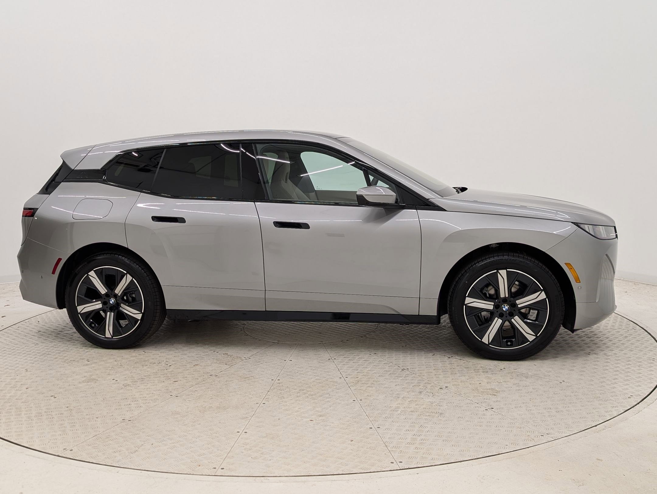 New 2026 BMW iX xDrive60 image 8