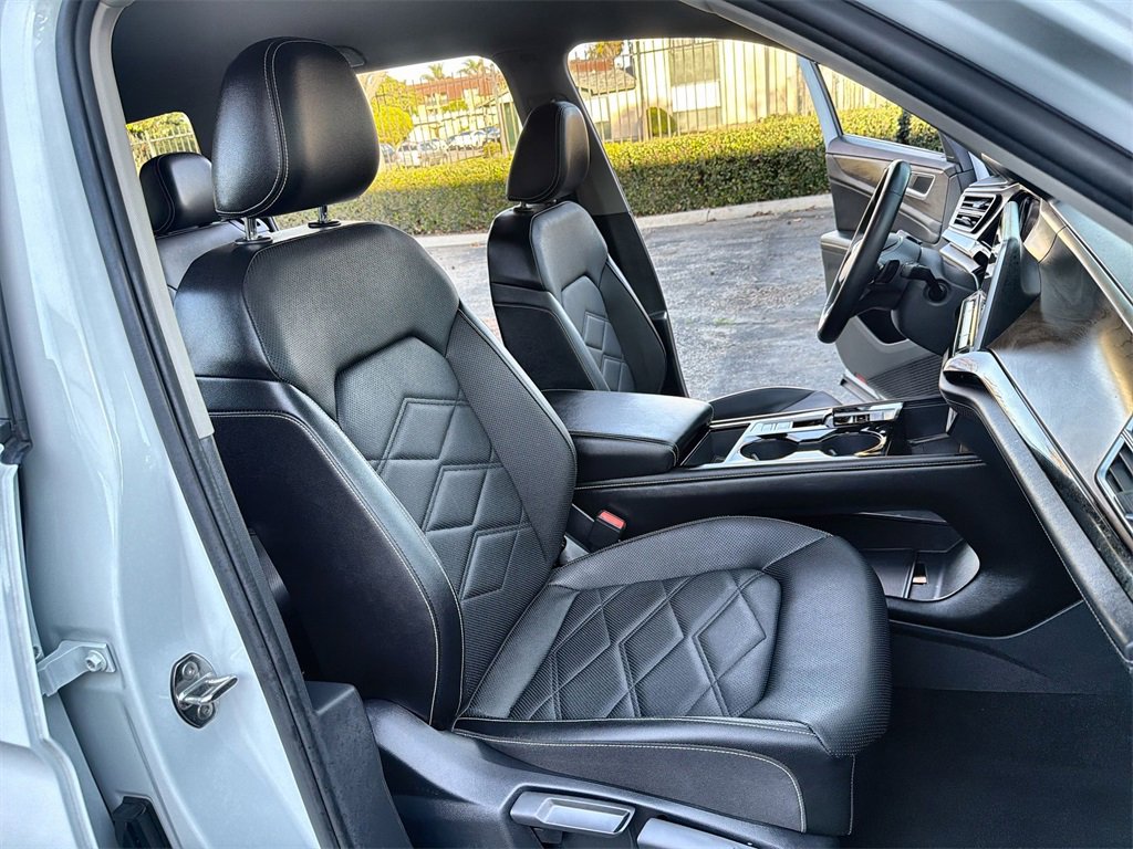 Used 2024 Volkswagen Atlas SE w/ Black Wheel Package image 26