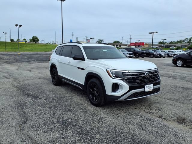 Used 2025 Volkswagen Atlas Peak Edition SE AWD/4WD image 8