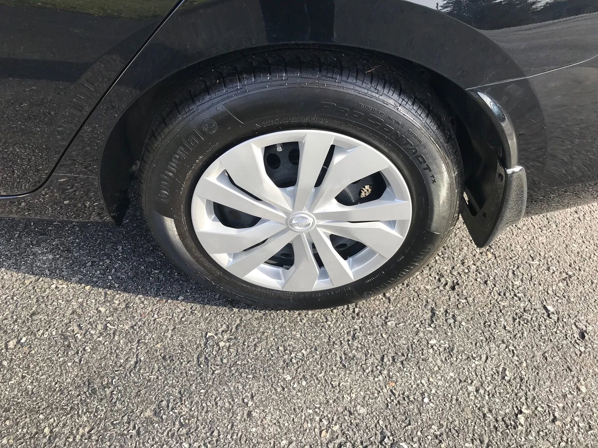 Used 2024 Nissan Versa S w/ Trunk Package image 34