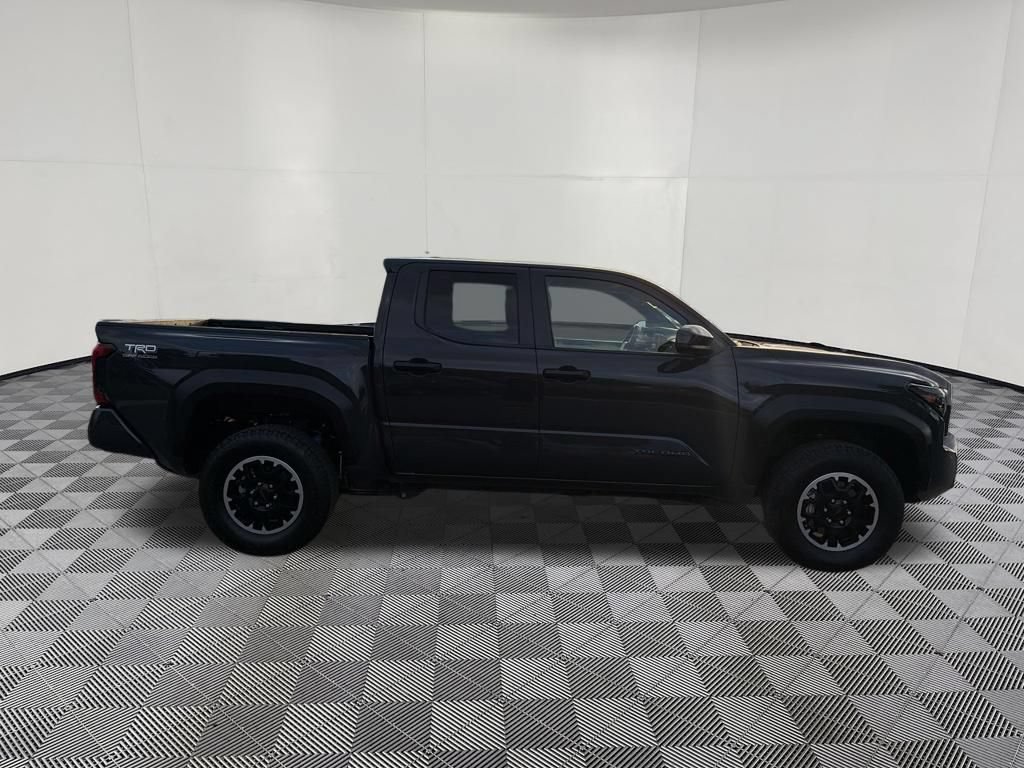 Used 2025 Toyota Tacoma TRD Off-Road AWD/4WD image 9