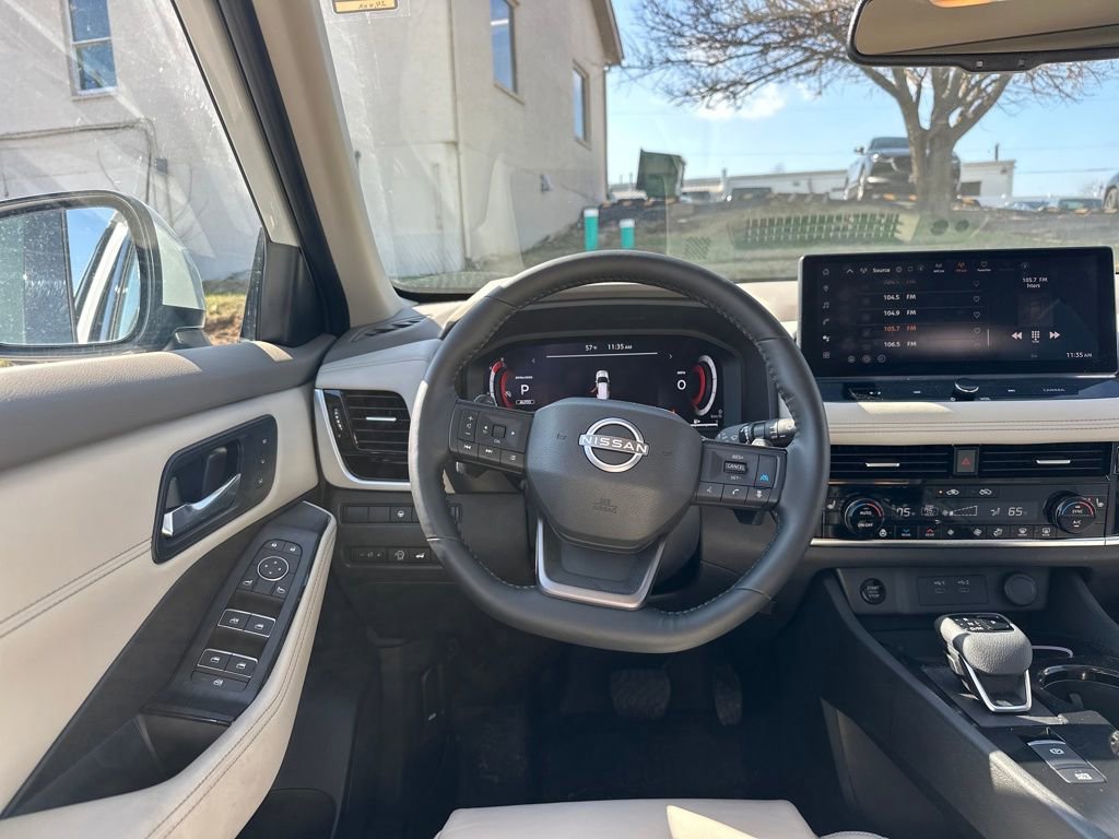 Used 2025 Nissan Rogue SL w/ SL Premium Package image 43