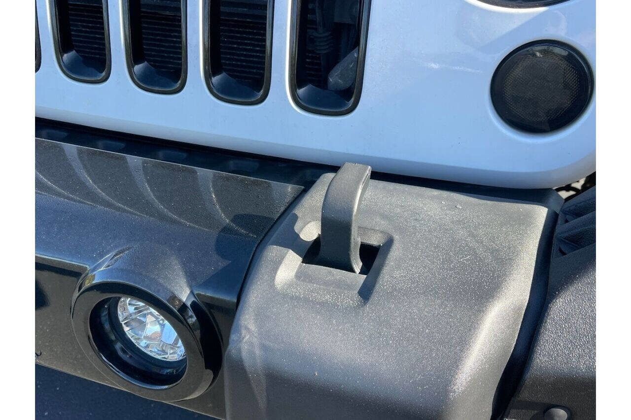 Used 2015 Jeep Wrangler Unlimited Sahara image 19