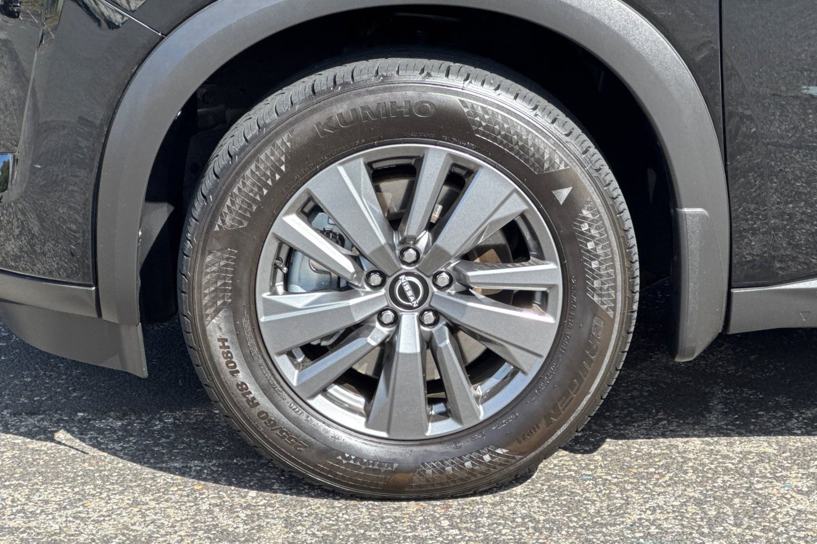 Used 2025 Nissan Pathfinder SV FWD image 29
