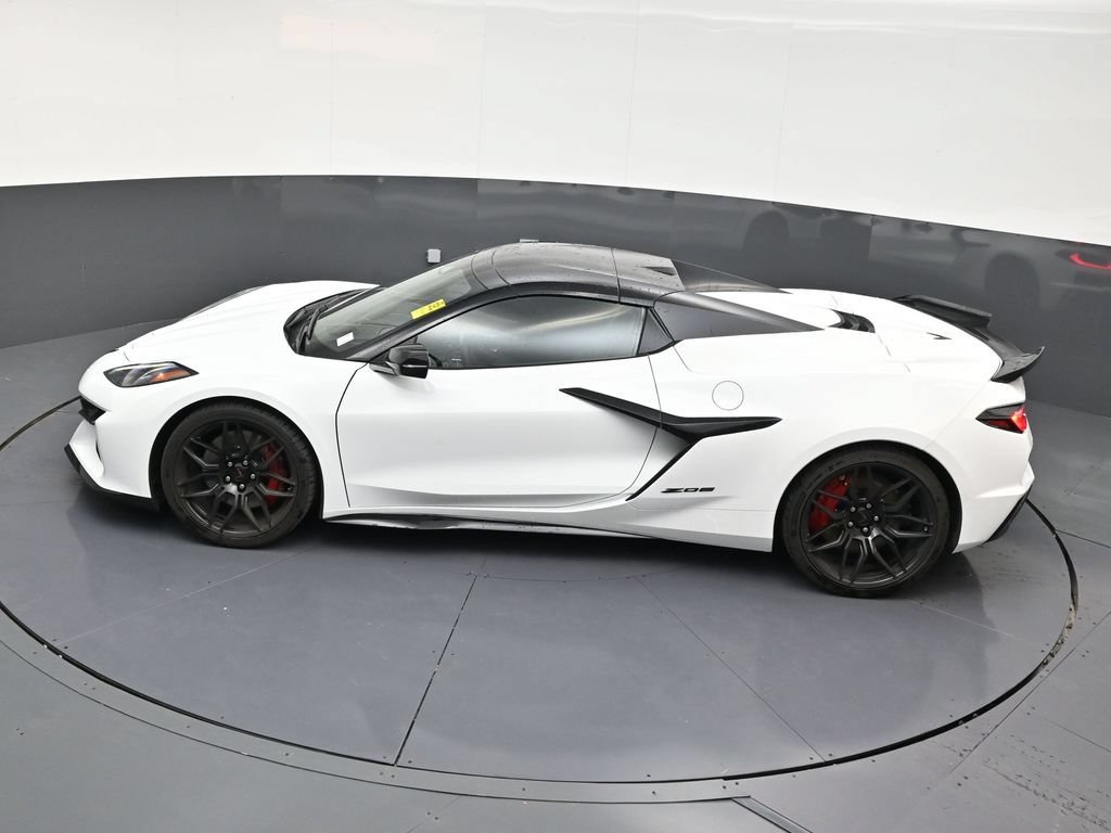 Used 2026 Chevrolet Corvette Z06 RWD image 13