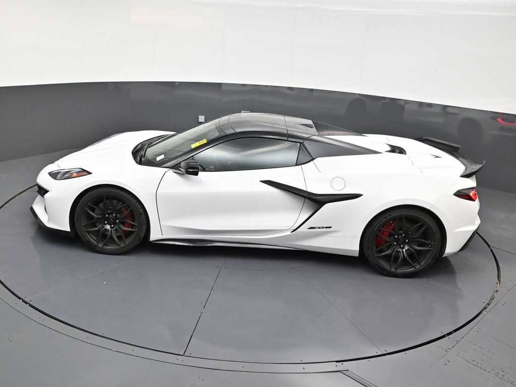 Used 2026 Chevrolet Corvette Z06 RWD image 13