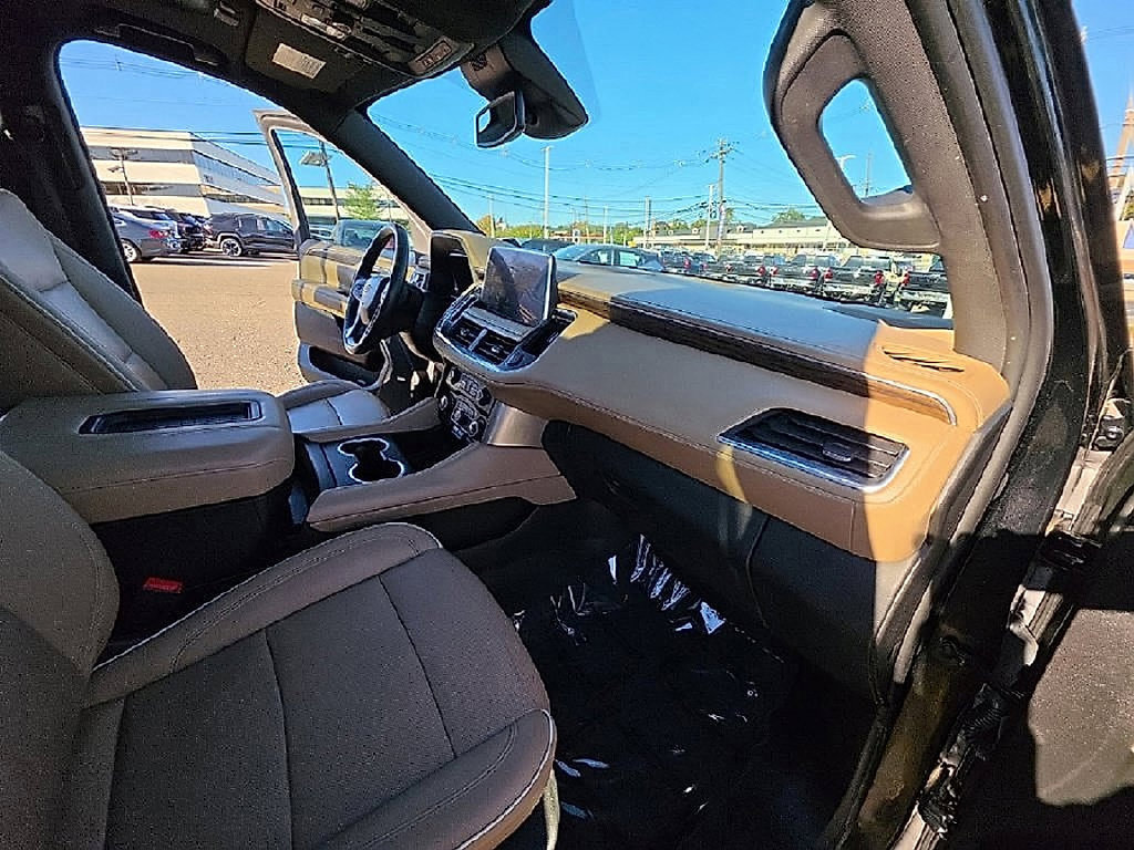 Used 2023 Chevrolet Tahoe Premier AWD/4WD image 36