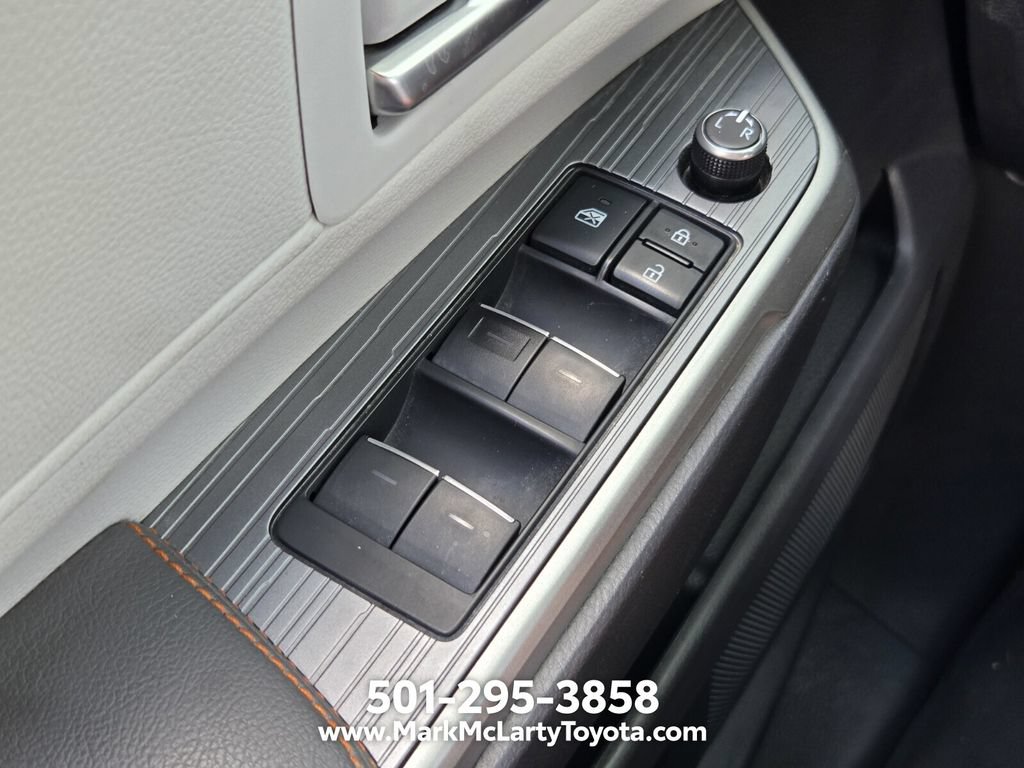 Used 2021 Toyota Sienna XSE w/ XSE Plus Package FWD image 25